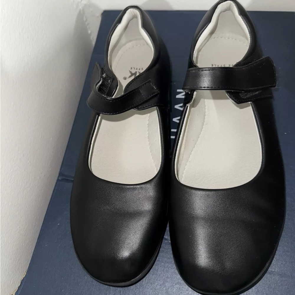 AKK LIFESTYLE MARY JANE BLACK SHOES Sz. 38 FRONT STRAP GOOD CONDITION ROUND TOE